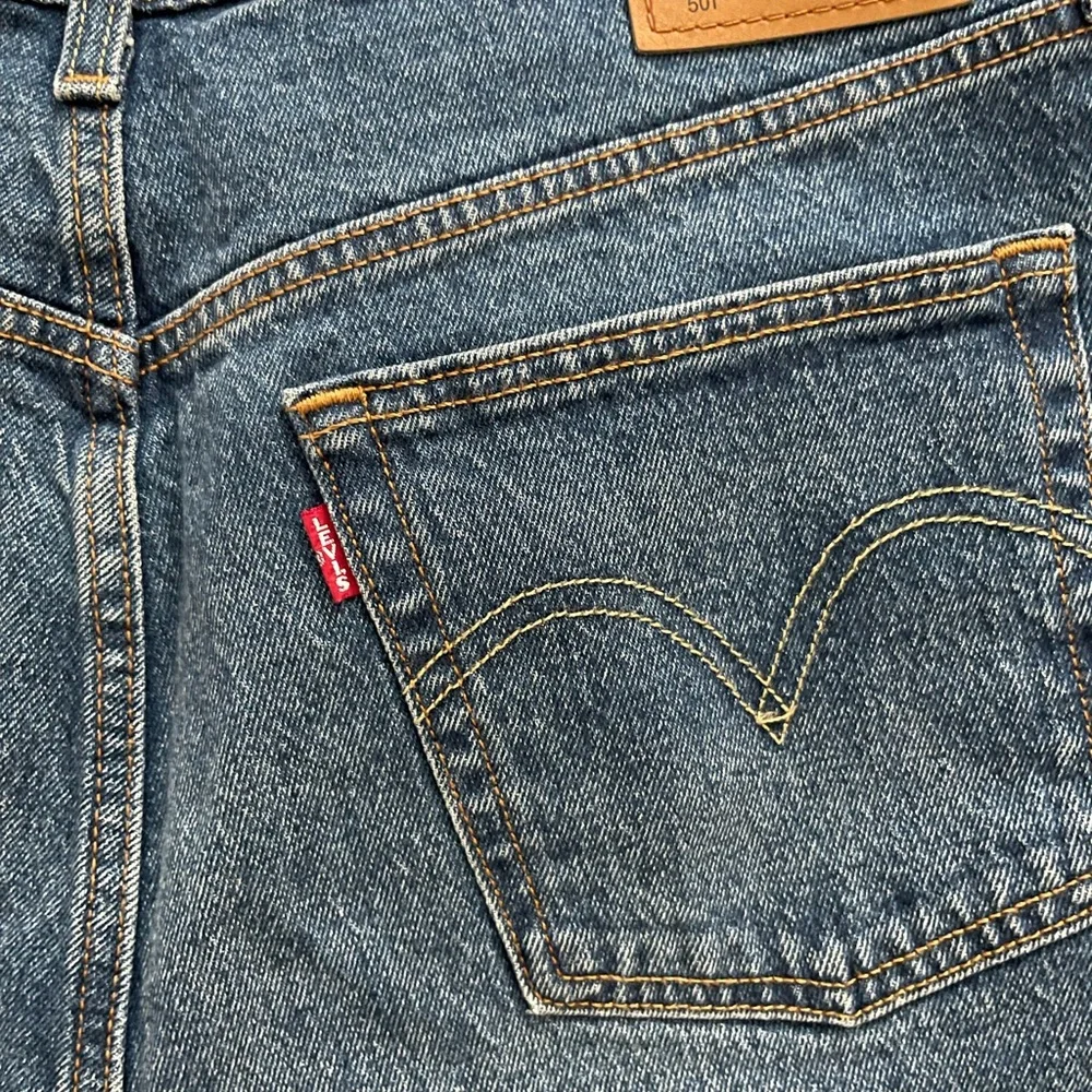 Levi's Women's 501 Original Cropped Jeans Size 31 New - Picture 9 of 12